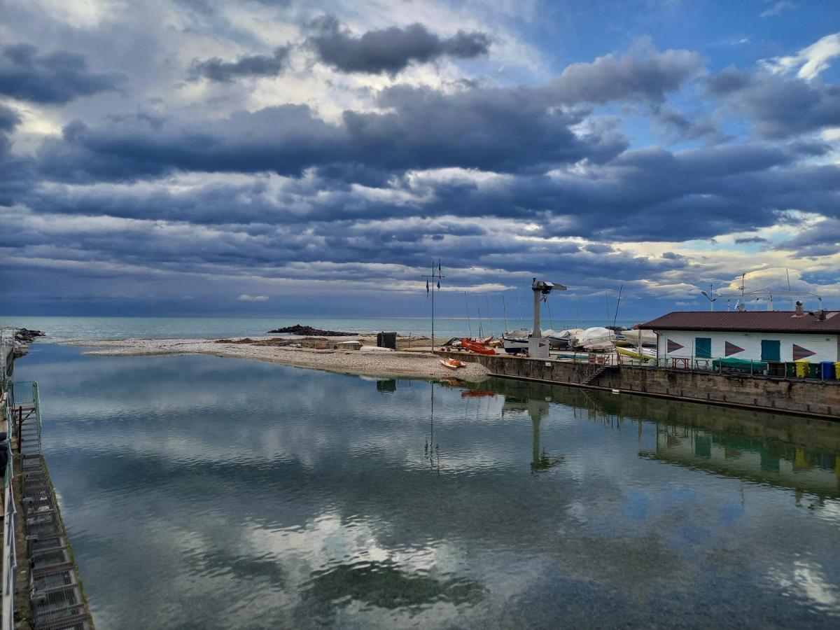 Bilocale Climatizzato A 850M Dalla Spiaggia Casa Katia Marina di Massa Exterior photo